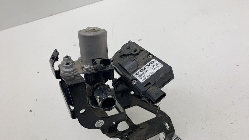 32339142 ⭕ 2021 2022 2023 Polestar 2 Battery Cooling Heater Water Control Valve 32339142