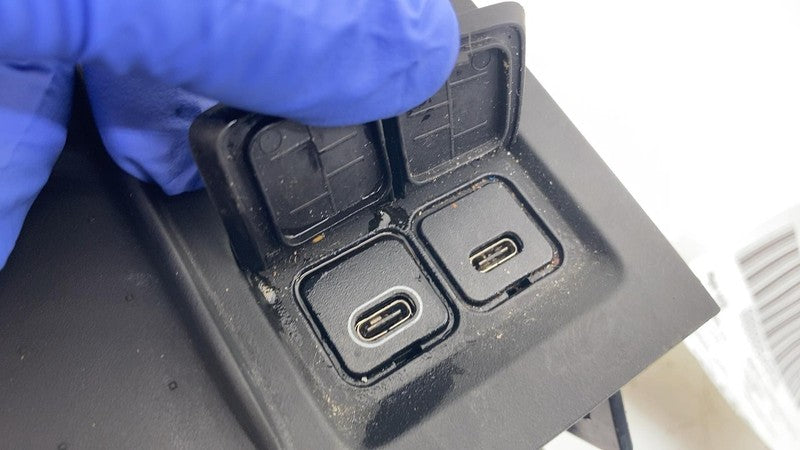 ⭕ 2021 2022 2023 Polestar 2 Transmission Tunnel Console Rubber Mat OEM