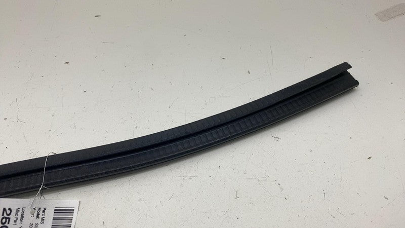 ⭕ 19-25 Chevy Silverado 1500 Front Left Door Window Weatherstrip Seal 