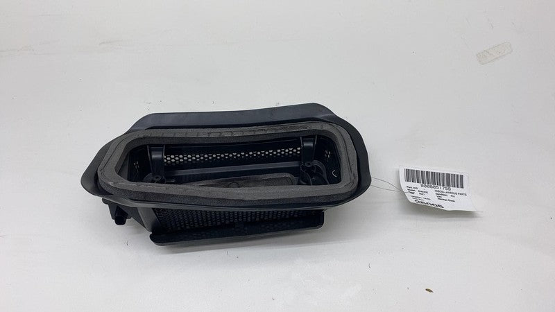 2018-2023 BMW 530e Sealing Air Intake Cover Cabin  w/ Temperature Sens