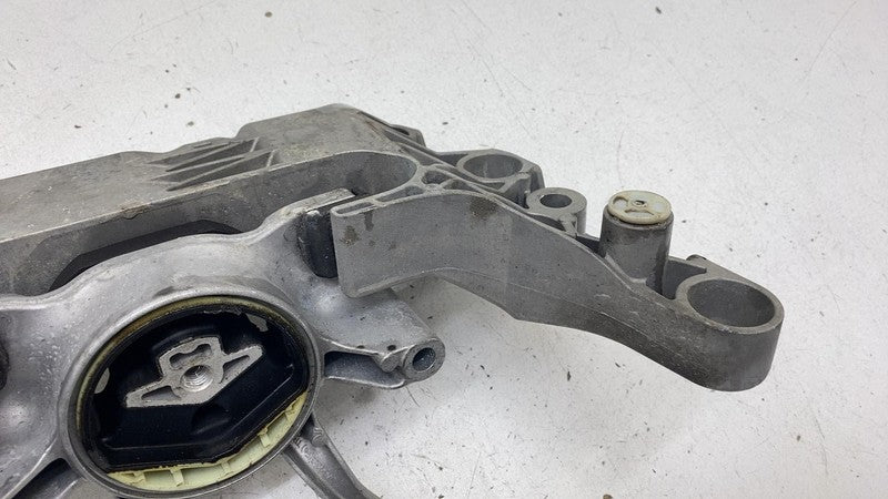 22329485335 2018-2020 BMW 530e G30 Gearbox Crossmember Transmission Mount Bracket Support