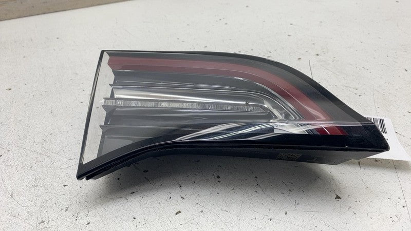 1077401-00-E ⭕ 2017-2023 Model 3 Rear Left Inner Taillight LED Tail Lamp 3-Pin 1077401-00-E
