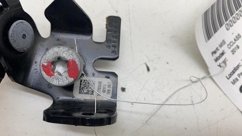 A2058600569 ⭕ 15-21 Mercedes-Benz C300 W205 Rear Left Center Seat Belt Buckle LH A2058600569