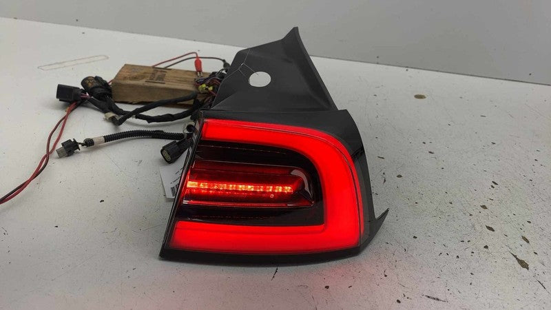 ⭕17-22 Tesla Model 3 Rear Right Outer Exterior Taillight Tail Lamp 3-P