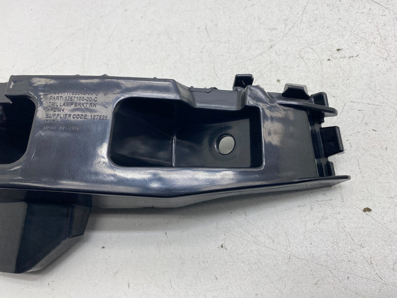 1755643 00 D ⭕ 24-26 Tesla Model 3 Rear Right Taillight Taillamp Lower Bracket 1755643-00-D