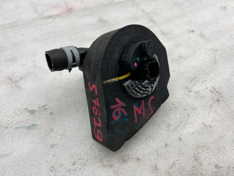 1067473 00 G 2012-2020 Tesla Model S Coolant Water Pump Assembly Foam Isolated 1067473-00-G