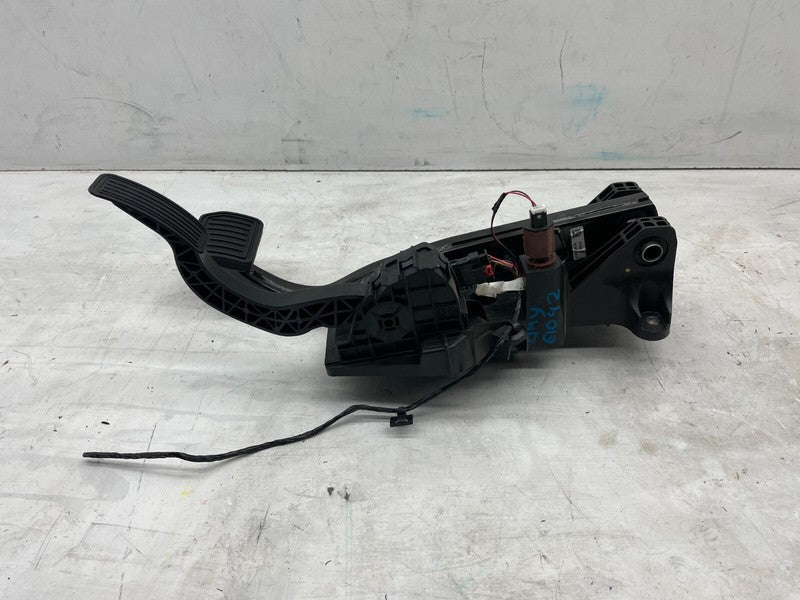 ⭕ 2020-2024 Tesla Model Y Accelerator and Brake Pedal Pad Assembly 118