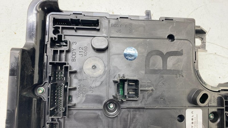 ⭕ 20-23 Model Y Front Right Body Controller ECU (5-Seat Type) Gen 3 14