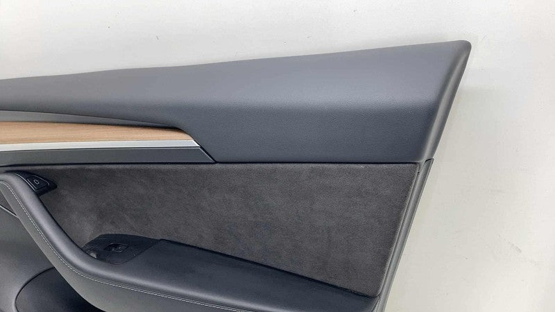1593863-00-A ⭕ 21-23 Model 3 Front Passenger Side Interior Door Panel Trim Card Cover Right