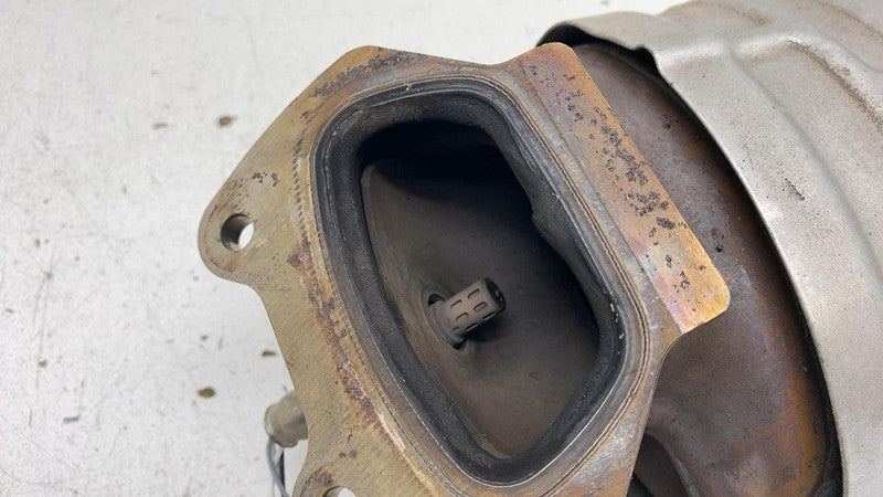 ⭕ 2017-2024 Chrysler Pacifica Exhaust Manifold Assembly OEM 68365825AC