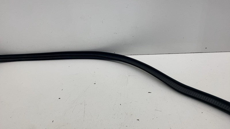 ⭕20-24 Tesla Model Y Front Right Door Body Weatherstrip Rubber Seal 14