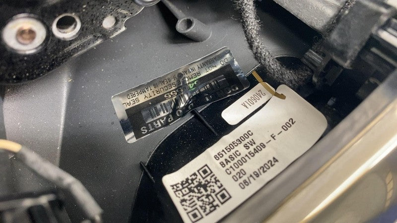 ⭕ 2025 Rivian R1S Front Steering Wheel Assembly Black Mountain C100015