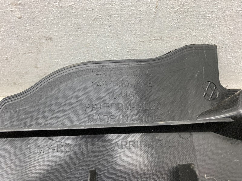 149774500C ⭕20-23 Model Y Right Side Skirt Rocker Molding Panel Carrier Bracket 497745-00-C