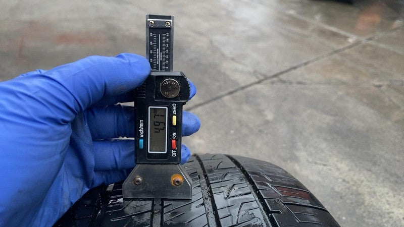 ⭕ Goodyear Assurance MaxLife Tire 235/40R19 96V