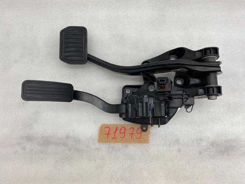 104469100D ⭕ 2017-2023 Model 3 Accelerator and Brake Foot Pedal w/ Switch Base 1044691-00-D