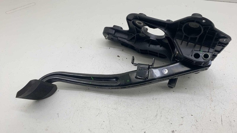 ⭕ 2017-2025 Chrysler Pacifica Foot Brake Stop Pedal w/ Mount Bracket Assembly