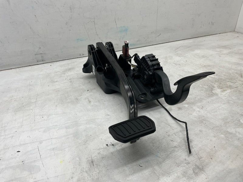 ⭕ 2020-2024 Tesla Model Y Accelerator and Brake Pedal Pad Assembly 118