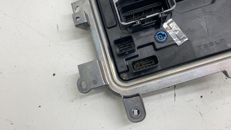 ⭕ 24-26 Cybertruck Front Driver Mid Voltage Controller Module Left 181