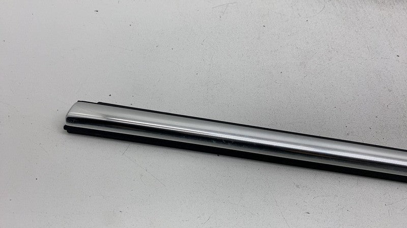 ⭕ 17-20 Maserati Levante Front Driver Side Door Window Outer Belt Molding Left