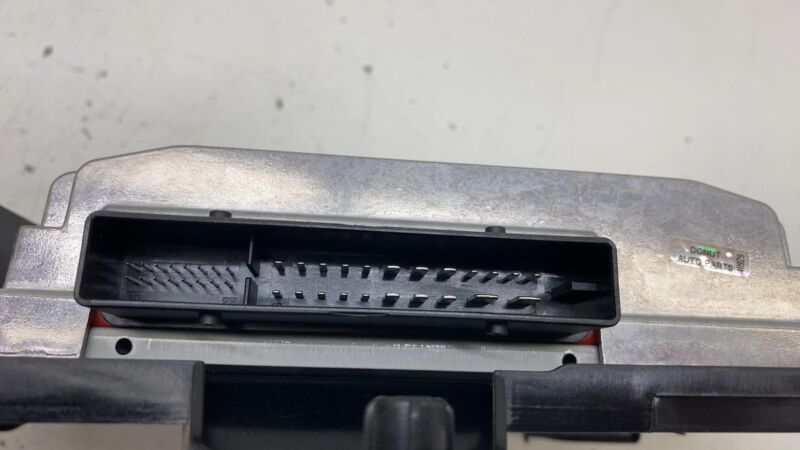 8Y0 035 465 A ⭕ 21-23 Audi E-Tron Quattro Sound System Amplifier Module w/ Retainer 8Y0035465A