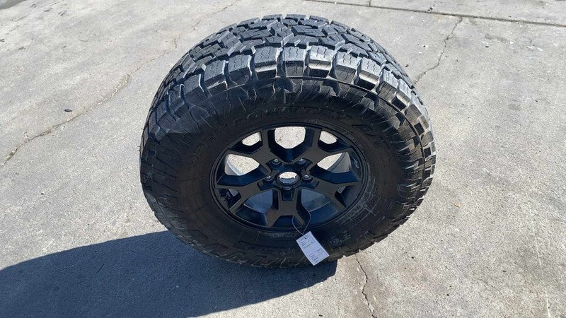 ⭕ 2019-2023 Jeep Wrangler 17x7.5 ET44.45 Wheel Rim w/ Toyo Tire 35x12.