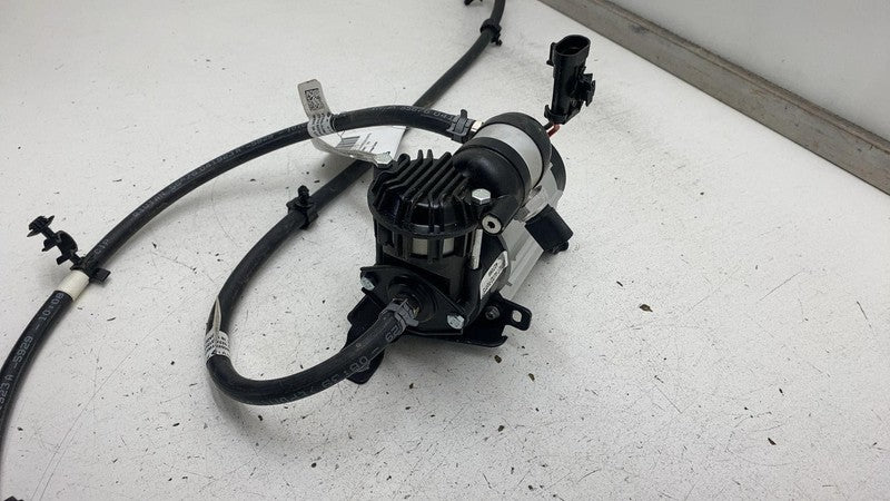 PT0005569301 ⭕ 2022-2024 Rivian R1T R1S Rear Air Ride Suspension Compressor OEM PT00055693-01