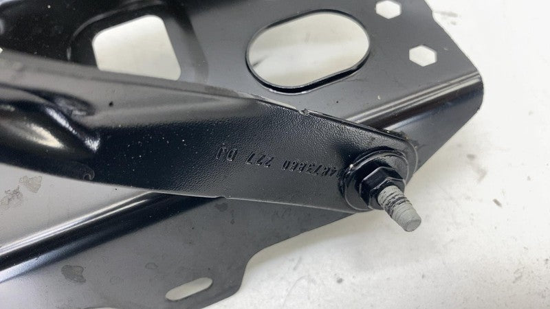 844070033 ⭕ 2025 Chevrolet Silverado 1500 Front Left Wheel Housing Bracket OEM 844070033