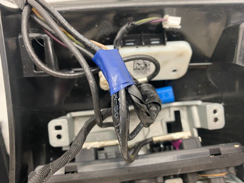 1494444 20-23 Model Y Front Windshield Triple Camera w/ Bracket & Wiring Harness 1494442