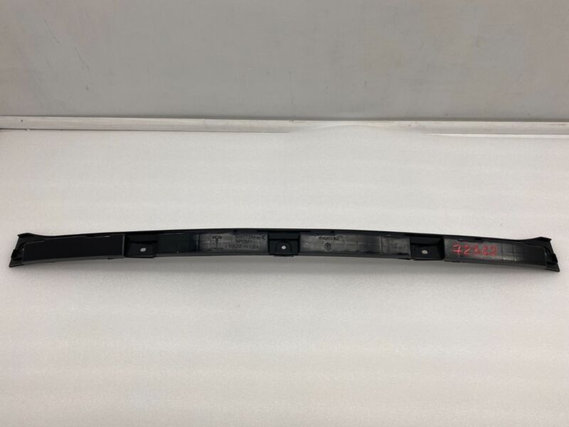 600772400E 2012-2023 Tesla Model S Rear Body Attachment Bumper Center Support Bracket Facia