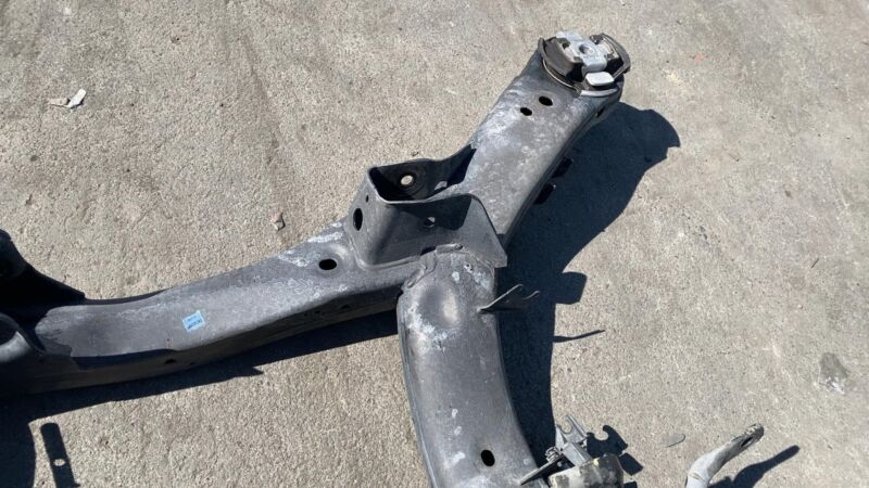 2016-2019 Mercedes-Benz GLE350 Rear Subframe Crossmember Cradle RWD Assembbly