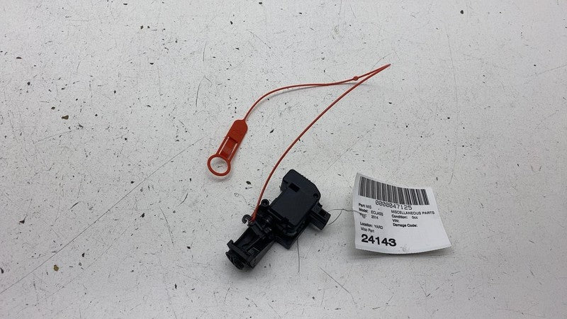 A2048200072 ⭕ 10-16 Mercedes-Benz W212 E350 Fuel Filler Door Lock Motor Actuator A2048200072