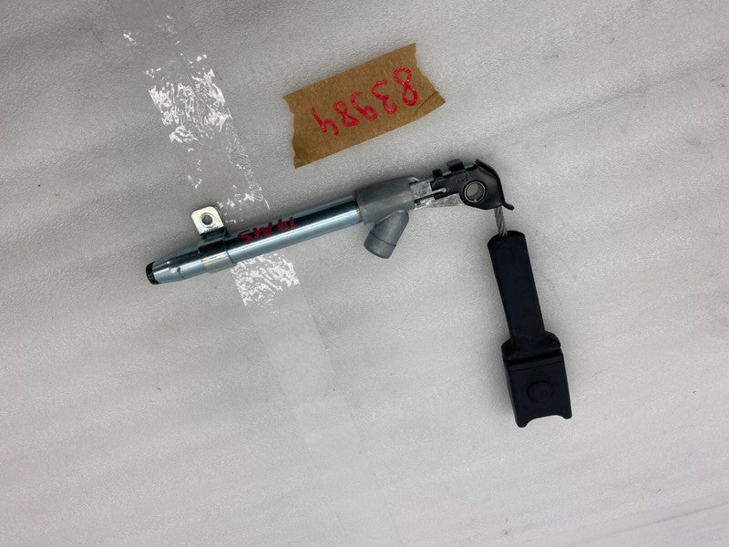 1084025 ⭕ 2012-2015 Tesla Model S Front Passenger Side Seat Belt Lap Pre-Tensioner Right