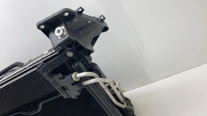 ⭕ 2017-2021 Chrysler Pacifica 3.6L Radiator Assy (8th VIN = G) w/o tow package