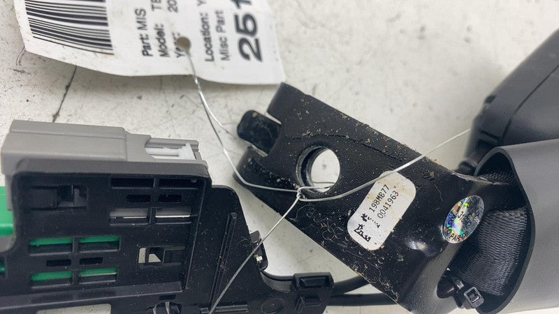 198MB77 ⭕ 2018-2023 Tesla Model 3 Rear Center & Right 2nd Row Seatbelt Buckle Black OEM