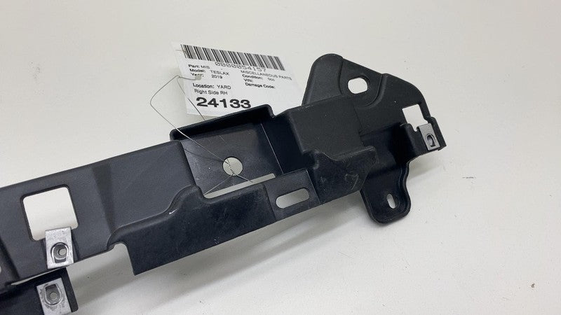 108070900C 2016-2023 Tesla Model X MX Rear Passenger Side Tailgate Mount Bracket Right Assy