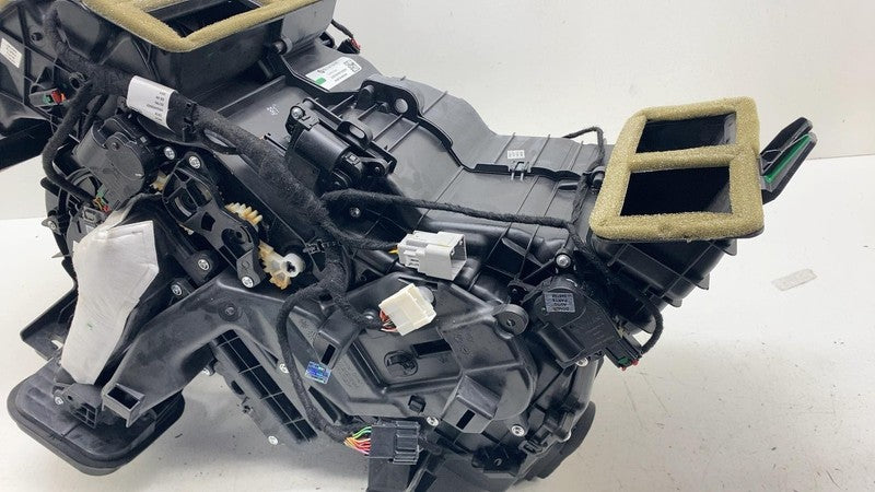 C200455738K ⭕ 2025 Rivian R1S HVAC A/C Heater Blower Housing Case Box Assembly PT00455773-G