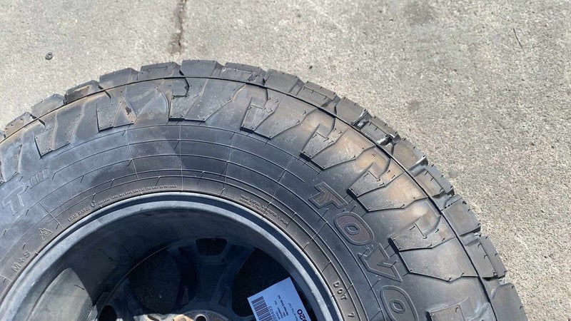 ⭕ 2019-2023 Jeep Wrangler 17x7.5 ET44.45 Wheel Rim w/ Toyo Tire 35x12.