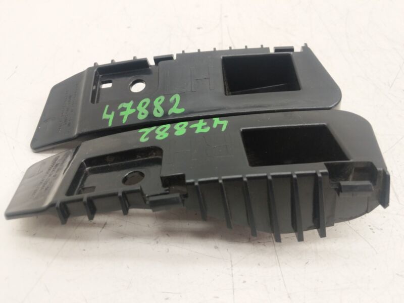 1083993 00 D 17-22 Model 3 Left/Right Under Taillamp Bumper Bracket 1083993-00-D/1083992-00-D