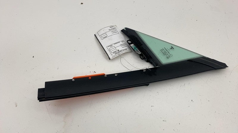 ⭕ 12-20 Tesla Model S Front Right Door Window Corner Vent Quarter Glas