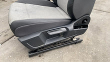 Front Seat VOLKSWAGEN ID4 25