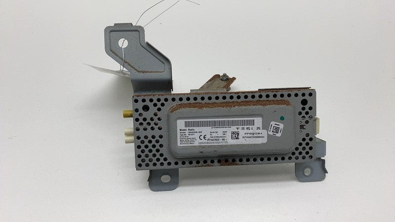 1622932 00 B 21-24 Tesla Model S Harman Becker HB Z511 FM/HD/SXM Radio Tuner Control Module