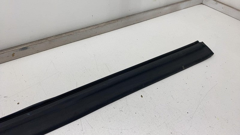 PT00002356 ⭕ 22-24 Rivian R1T Left Driver Side Skirt Rocker Panel Molding Seal PT00002356