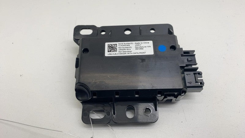 ⭕ 17-23 Tesla Model 3 Center Console Front USB Hub Charger Module 1093
