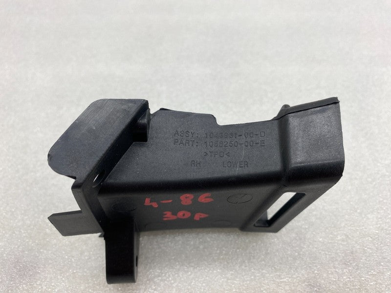 1043931 00 D ⭕2016-2020 Tesla Model X MX Front Right Side Foglamp Upper Air Duct 1043931-00-D