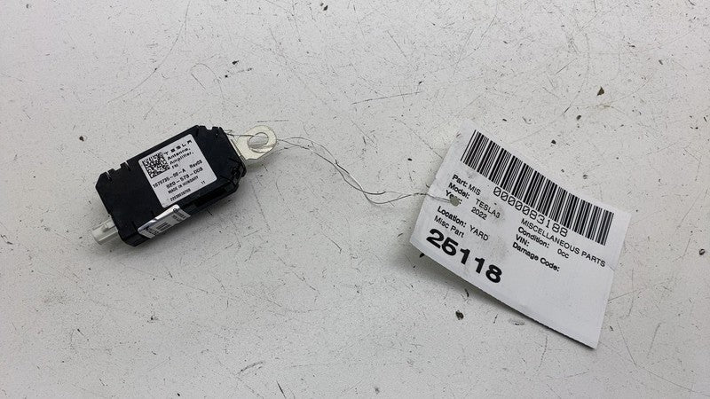 ⭕ 17-23 Tesla Model 3 Infotainment Antenna Amplifier AMP Radio FM 1079