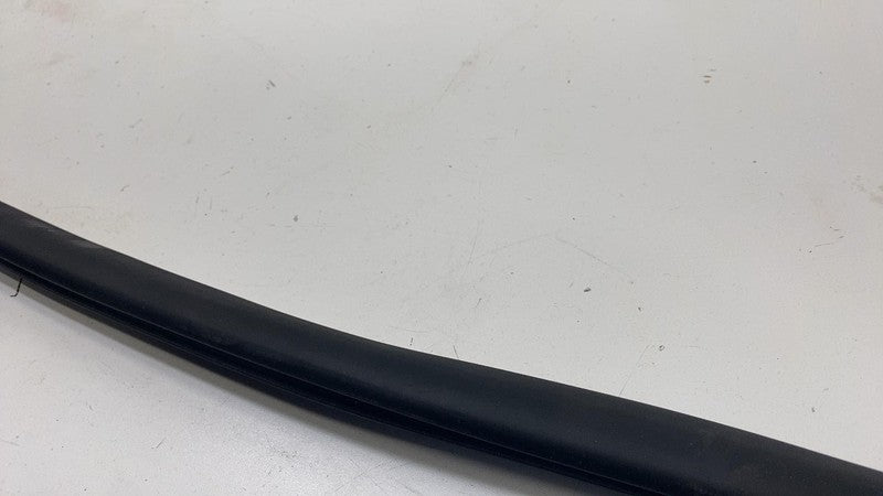 ⭕20-24 Tesla Model Y Front Right Door Body Weatherstrip Rubber Seal 14