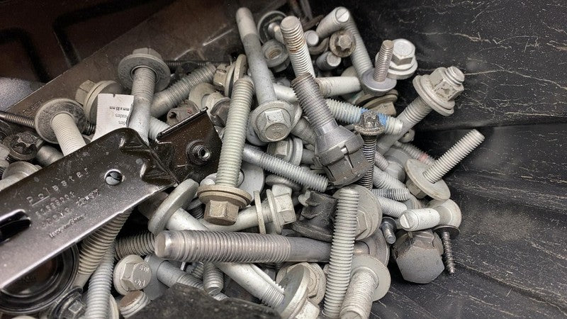 ⭕ 2023 Polestar Polestar 2 Set of Bolts