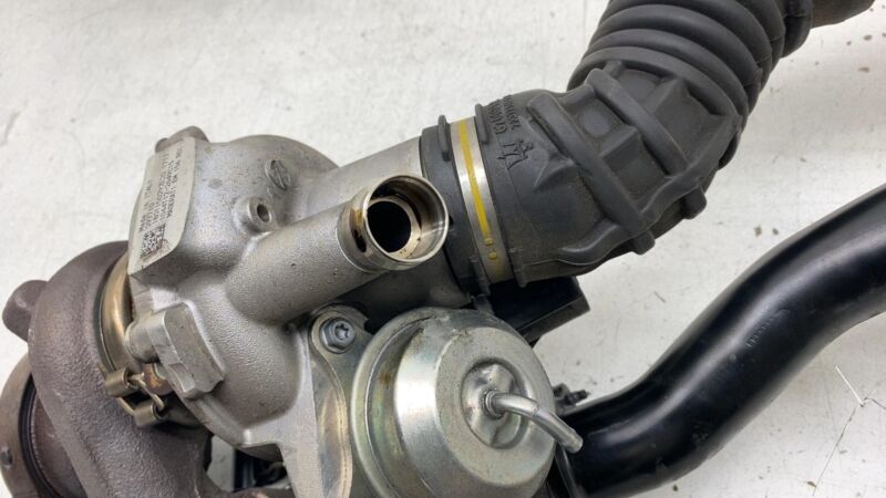 297710 ⭕ 17-20 Maserati Levante Right Turbocharger Turbo Charger Manifold w/ Hose AWD