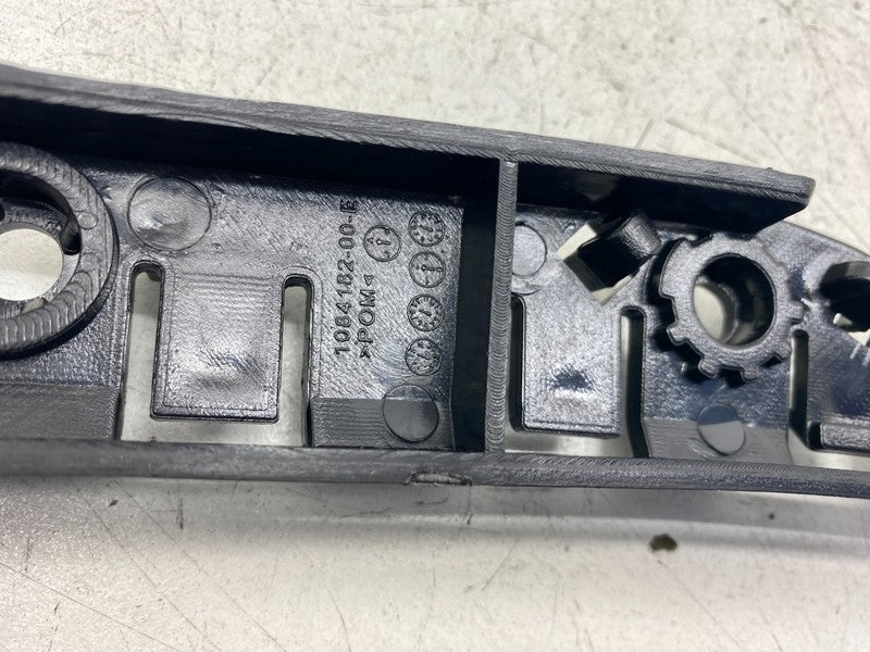 1084182 00 E ⭕ 17-23 Tesla Model 3 Front Right Bumper Fascia Side to Fender Bracket 1084182