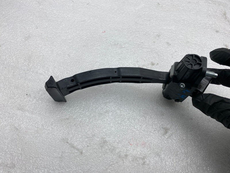 150068400B ⭕ 20-24 Model Y MY Rear Driver Side Door Check Strap Stopper Left 1500684-00-B